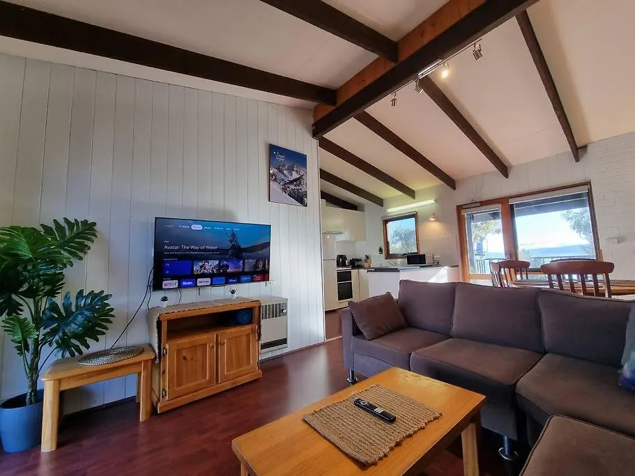 The Hideout - Lake Views & Balcony W Bbq I Central Location I Wi-Fi I Smart Tv - By Happyhosts-1