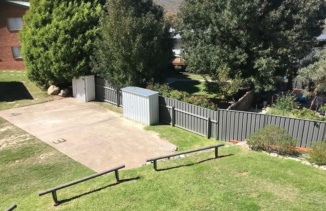 Yowie 3 - Yowie Lodge-1