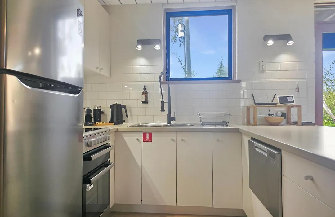 The Hideaway - Lake Views I Ski & Bike Storage I Central Jindabyne I Free Wifi I Bbq I Parking - By Happyhosts-1