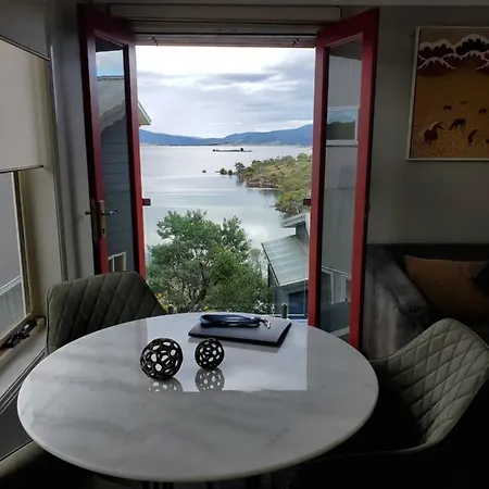 Lakeside Studio-2