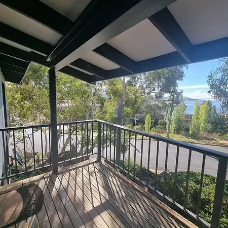 The Hideout - Lake Views & Balcony W Bbq I Central Location I Wi-Fi I Smart Tv - By Happyhosts-2