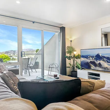 Cascades 15 - Amazing Lake Views L Spa Bath L Split Level Apt L Central Location L Wi-Fi - By Happyhosts-3
