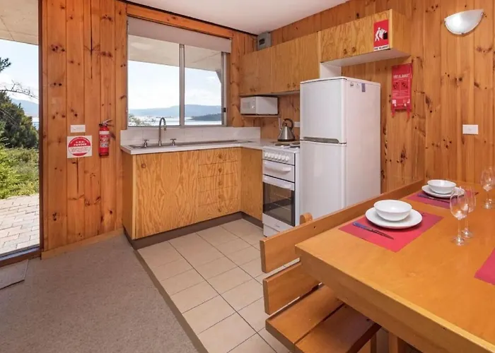 Seeblick 2 - 1Br Lakefront Apartment L Central Location L Off-Street Parking Jindabyne