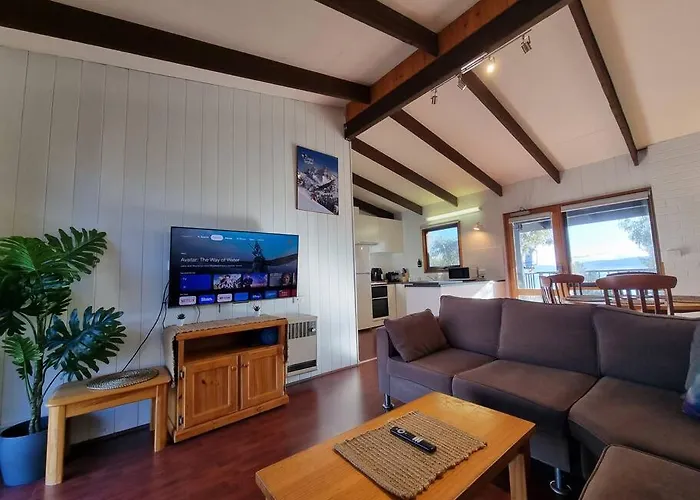 The Hideout - Lake Views & Balcony W Bbq I Central Location I Wi-Fi I Smart Tv - By Happyhosts Jindabyne