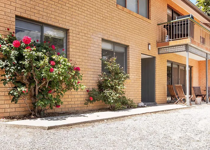 Jindabyne Peaceful Lakeside Escape
