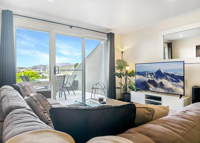 Cascades 15 - Amazing Lake Views L Spa Bath L Split Level Apt L Central Location L Wi-Fi - By Happyhosts Jindabyne