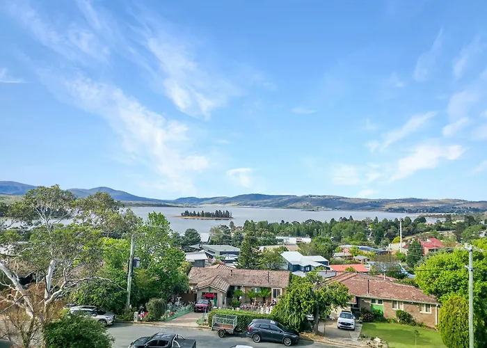 Cascades 15 - Amazing Lake Views L Spa Bath L Split Level Apt L Central Location L Wi-Fi - By Happyhosts Jindabyne
