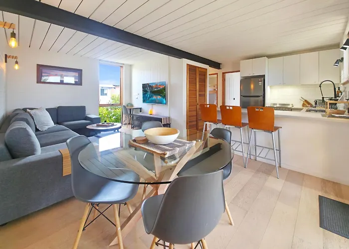 The Hideaway - Lake Views I Ski & Bike Storage I Central Jindabyne I Free Wifi I Bbq I Parking - By Happyhosts